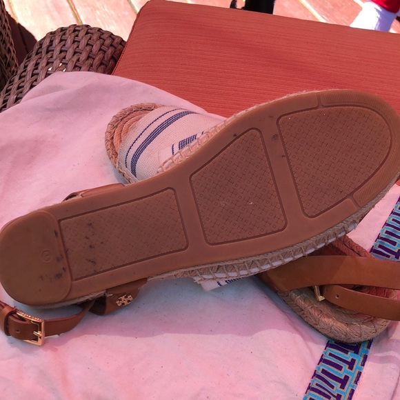 Tory Burch Espadrille. - Picture 3 of 4